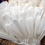 Ue, aperta infrazione contro l’Italia sulla plastica monouso