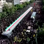 Raisi, folla oceanica a Mashhad per i funerali del presidente dell’Iran