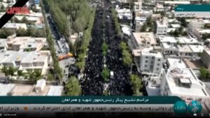 Iran, funerali Raisi: gigantesca folla accompagna la bara a Birjand