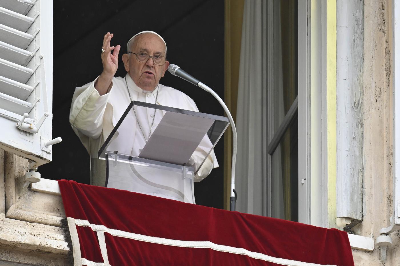 Vaiolo scimmie, Papa: “Governi e industrie private condividano cure” Vaiolo scimmie, Papa: “Governi e industrie private condividano cure”