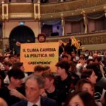 Clima, Salvini contestato da attivisti di Greenpeace a Trento