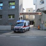 Roma, scontro tra camion e alcune auto: tre feriti, uno è grave