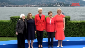 G7 Stresa, Christine Lagarde chiede foto di famiglia con sole donne