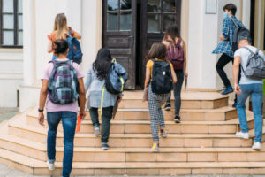 Milano, 23 studenti intossicati da spray al peperoncino in una scuola