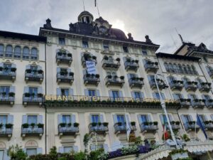 G7 Finanze, blitz ambientalisti a Stresa: striscione su finestra hotel vertice