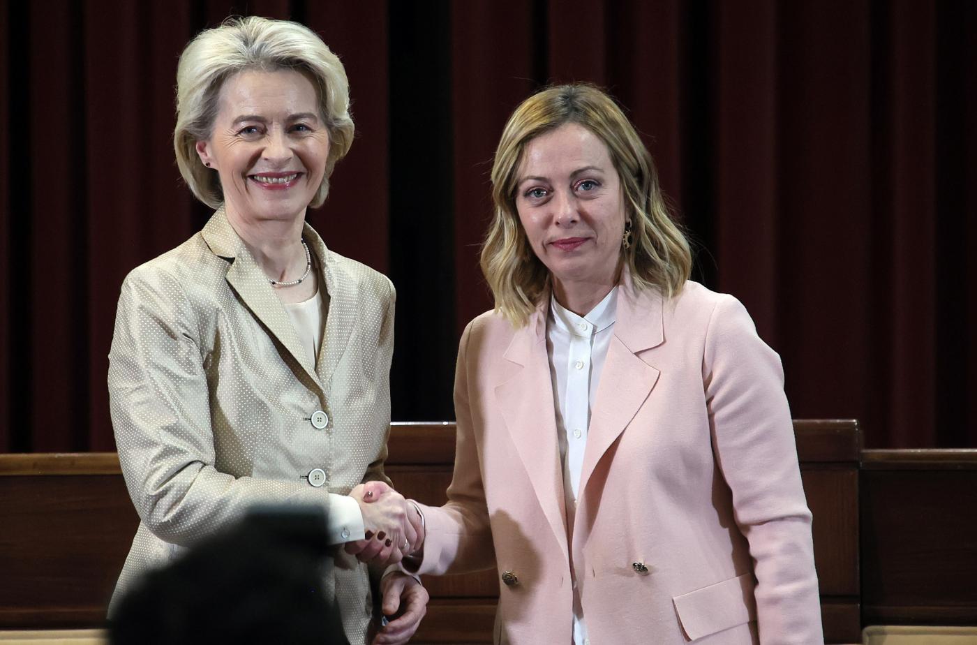 Europee, S&D e Renew fanno scudo contro Ecr e Id ma von der Leyen apre a Meloni. Id caccia AfD