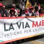 Autonomia, a Napoli in 50mila sfilano con Landini e Schlein: “Unire il Paese e non dividerlo”