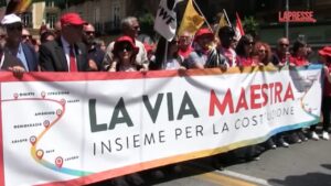 Autonomia, a Napoli in 50mila sfilano con Landini e Schlein: “Unire il Paese e non dividerlo”