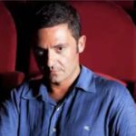 Milano, aggredito il giornalista Alberto Dandolo: “Ti devi fare i c… tuoi”