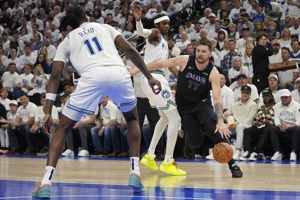 Playoff Nba, super Doncic firma il 2-0 di Dallas con Minnesota