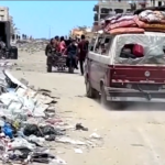 Gaza, palestinesi in fuga da campo profughi di Jabaliya