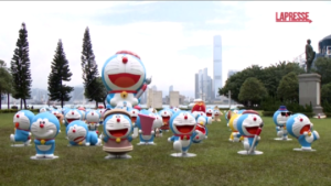 Hong Kong dà il benvenuto a Doraemon: decine di gatti in città