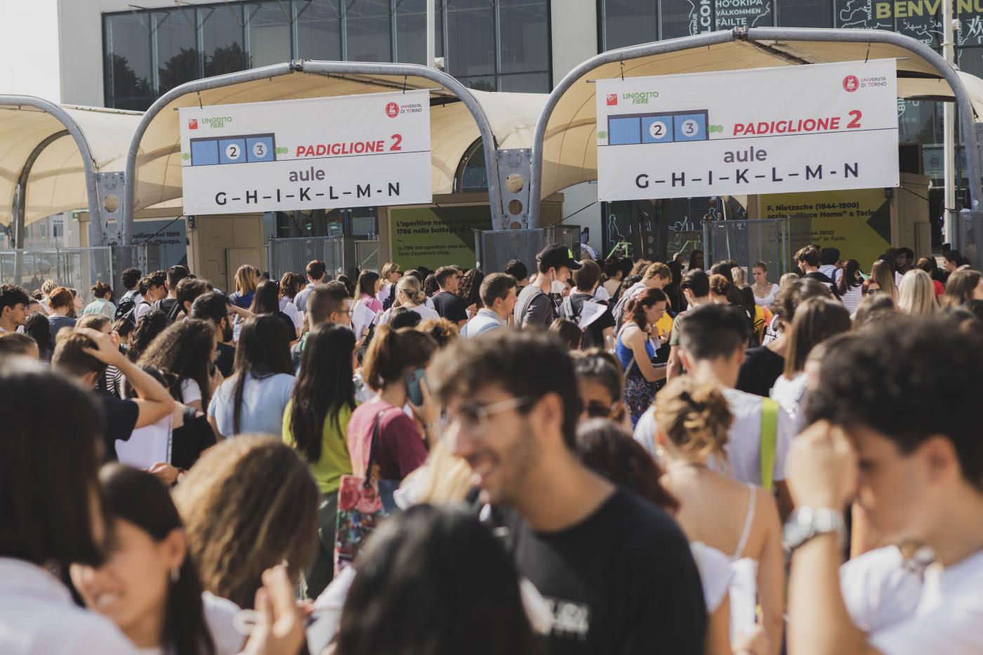 Medicina, Bernini firma i decreti: oltre 20mila posti disponibili Medicina, Bernini firma i decreti: oltre 20mila posti disponibili