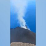 Vulcani, le immagini dell’attività dello Stromboli: emerge nuovo hornito alto 20 metri