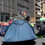 Roma, protesta dei movimenti per la casa: in tenda alla Garbatella