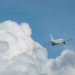 Lavoro, vola il “corriere last minute”: è boom delle consegne in aereo