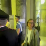 Giulia Tramontano, la madre all’uscita dall’aula: “Oggi parlate solo di lei, è il suo giorno”