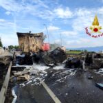 Incidenti stradali, scontro tra camion a Peschiera del Garda: due morti