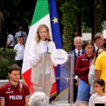 Caivano, Meloni a De Luca: “Continueremo a passeggiare e a portare risultati”