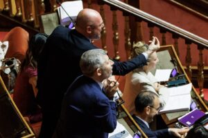 Premierato, ok del Senato: primo sì ad abolizione senatori a vita