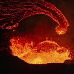 Islanda, vulcano erutta di nuovo: evacuazioni nella penisola di Reykjanes