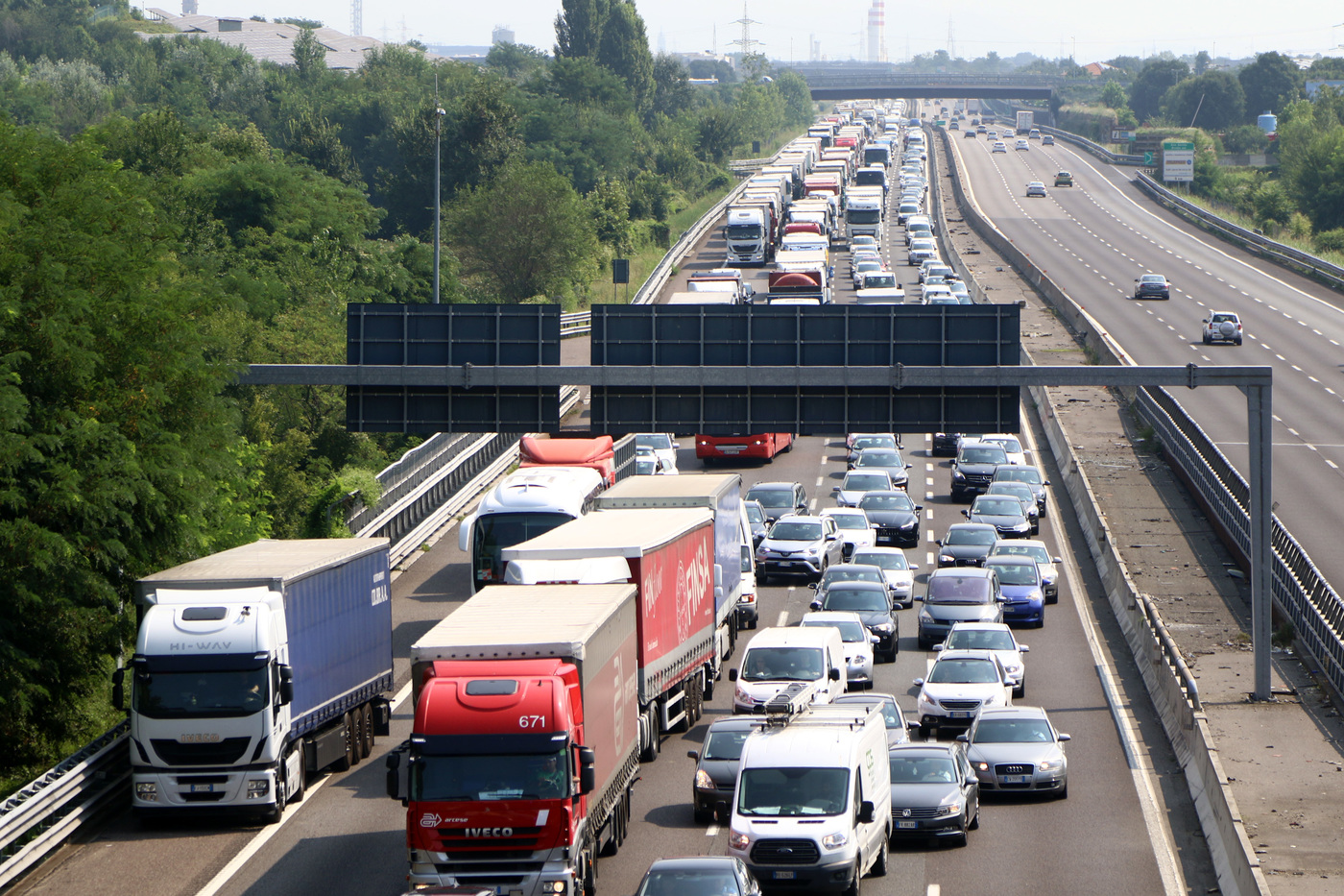 Firenze, incidente in A1: due morti in scontro tra auto e camion