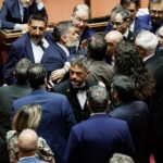 Premierato, parapiglia in aula: seduta sospesa