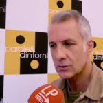 Daniele Cobianchi, il cantautore torna con ‘Richie Cunningham’: omaggio a ‘Happy Days’