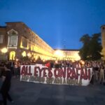 Torino, fiaccolata pro Palestina per le strade della città