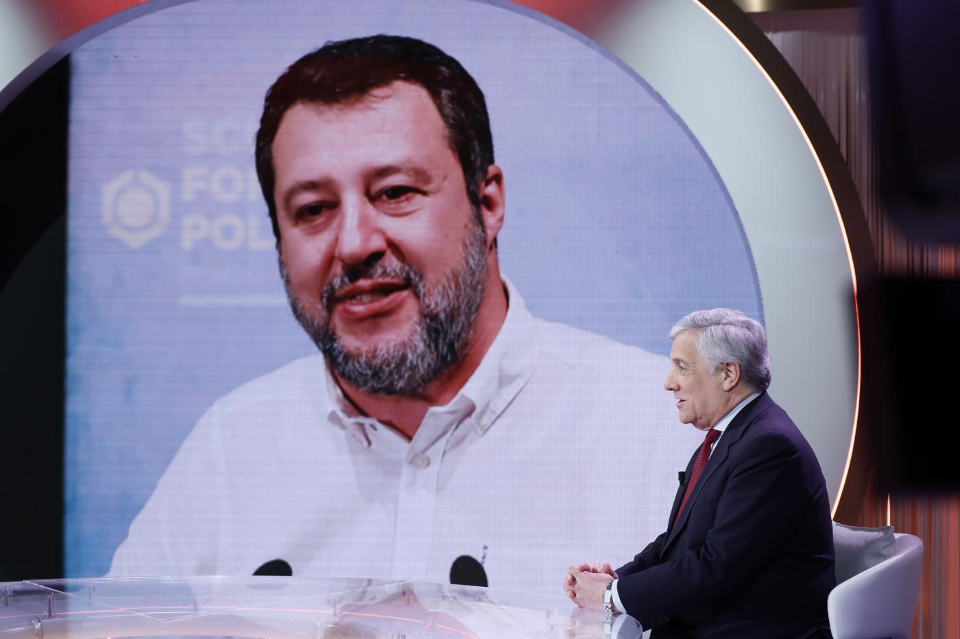 Europee, Tajani alla Lega: “Lasci Id”. La risposta del Carroccio: “FI lasci i socialisti”