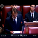 Matteotti, Preziosi interpreta il suo discorso di 100 anni fa: standing ovation alla Camera