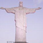 Rio de Janeiro, il Cristo Redentore addobbato con un tappeto per Corpus Christi