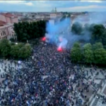 Atalanta, tifosi invadono Bergamo in attesa del pullman scoperto