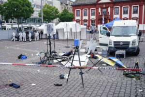 Mannheim, agguato con coltello nella piazza del mercato: diversi feriti. Neutralizzato l'aggressore