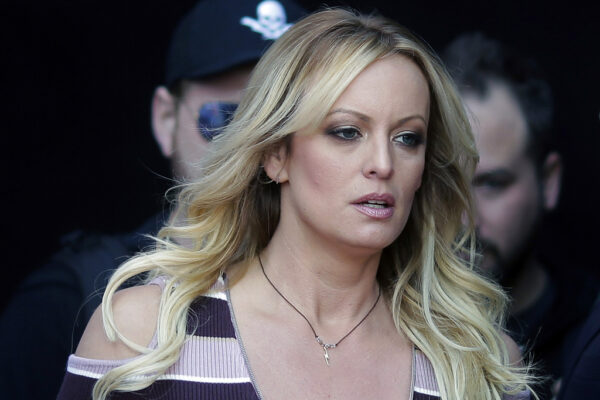 Stormy Daniels, chi è l’ex pornostar che ha fatto condannare Donald Trump