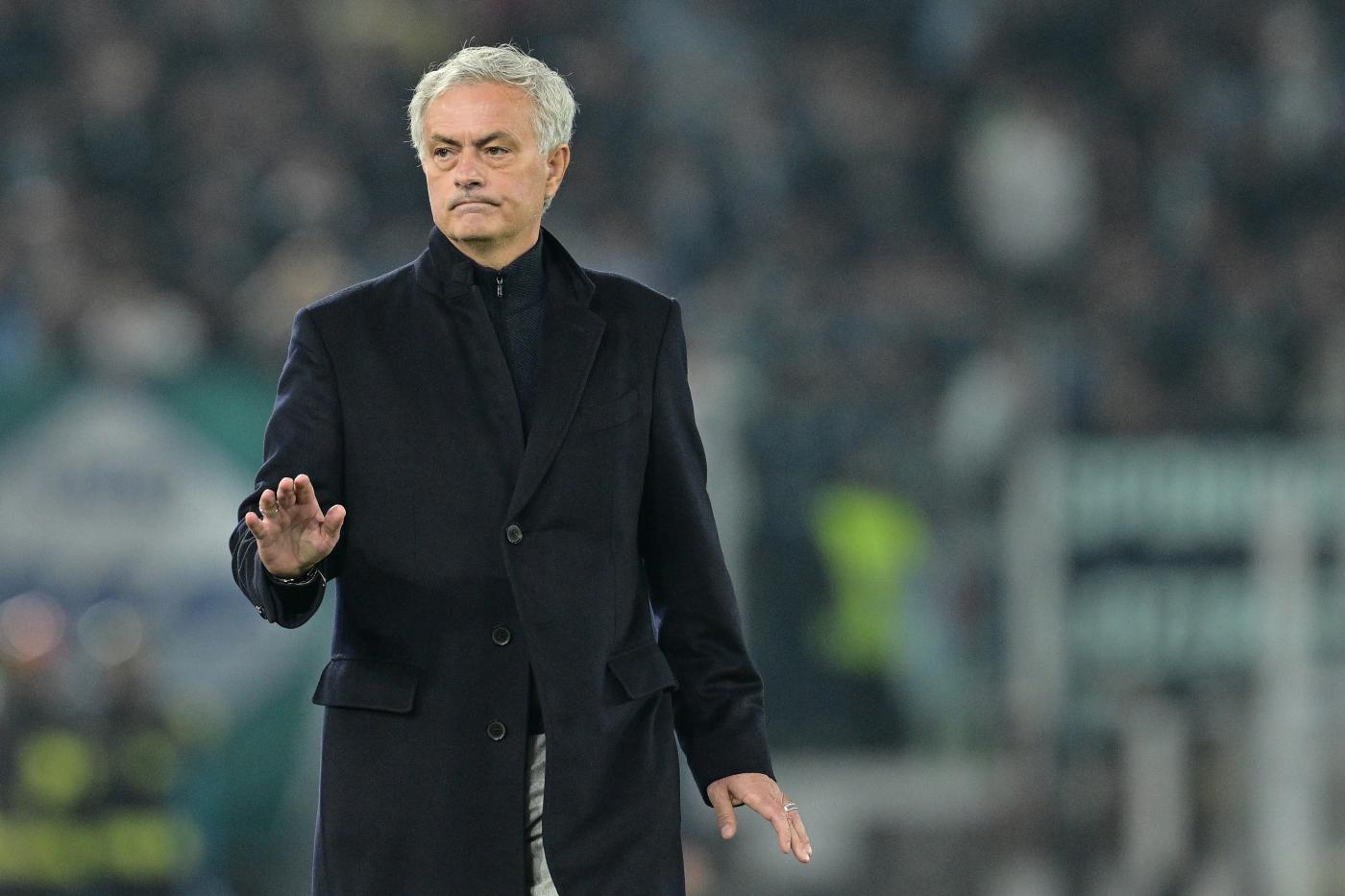José Mourinho è il nuovo allenatore del Fenerbahce José Mourinho è il nuovo allenatore del Fenerbahce