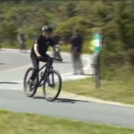 Usa, Joe Biden e il figlio Hunter fanno un giro in bicicletta a Rehoboth Beach