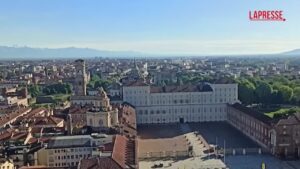 Torino, flash mob in piazza Castello per l’arrivo della terza tappa del Tour de France