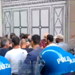 Milano, tensioni manifestanti-polizia in piazza Duomo prima di comizio Lega