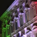 2 giugno, la facciata di Palazzo Madama illuminata con il tricolore
