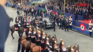 2 giugno, Mattarella ai Fori Imperiali a bordo della Lancia Flaminia