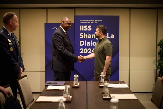 Ucraina, Zelensky incontra Austin: “Discusso di questioni chiave”