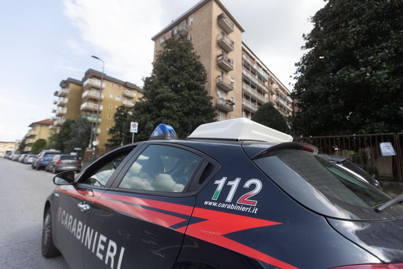 Parma, trovato morto neonato nel giardino di una villetta Parma, trovato morto neonato nel giardino di una villetta