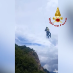 Lago Maggiore, escursionista colta da malore: il soccorso con l’elicottero