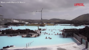Islanda, la Laguna Blu riapre mentre il vulcano continua ad eruttare