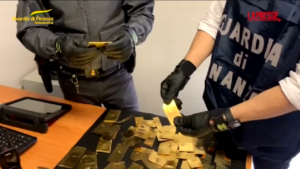 Alessandria, sequestrati materiali e oggetti preziosi per 800mila euro