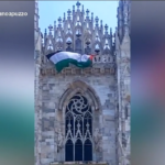 Milano, bandiera palestinese affissa sul Duomo