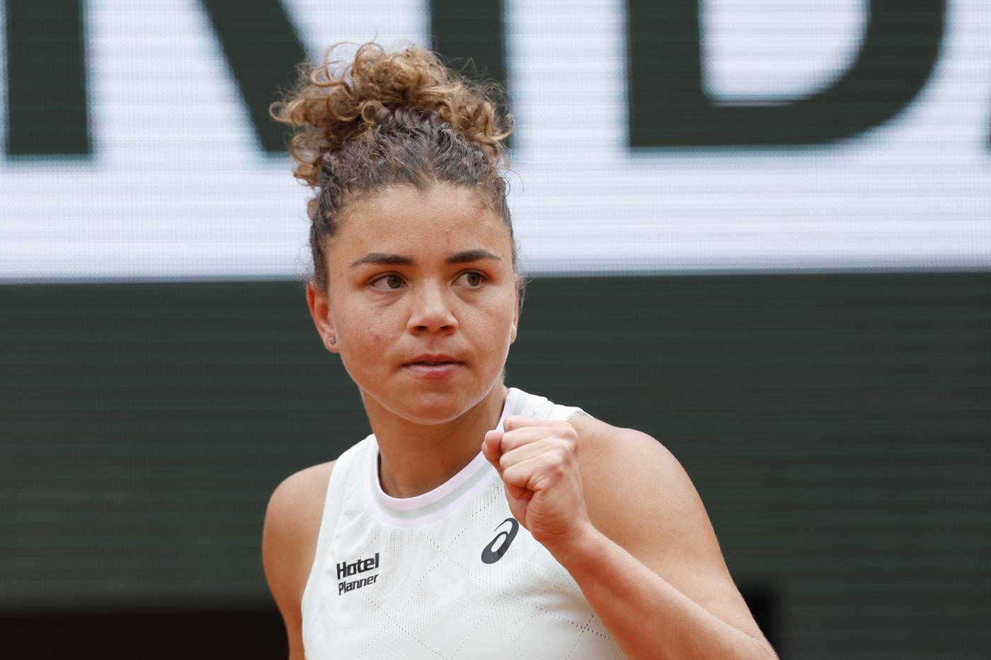 Roland Garros, Jasmine Paolini in semifinale: Rybakina battuta in tre set