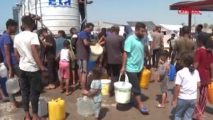 Gaza, emergenza idrica: in centinaia in fila per l’acqua a Khan Younis