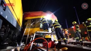 Repubblica Ceca, scontro frontale tra treni: i soccorsi